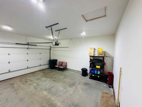 17 Garden Way, Drumheller, AB - Indoor Photo Showing Garage