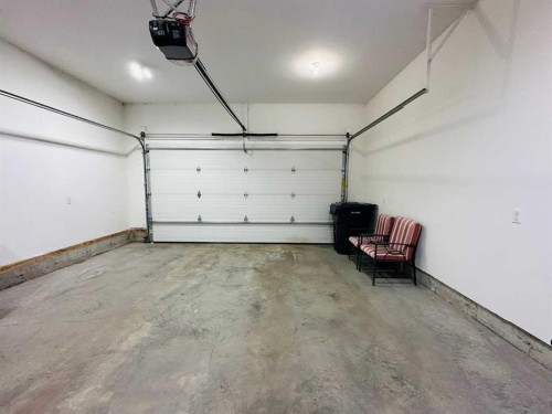 17 Garden Way, Drumheller, AB - Indoor Photo Showing Garage