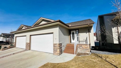 17 Garden Way, Drumheller, AB - Outdoor
