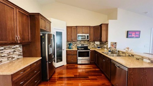 17 Garden Way, Drumheller, AB - Indoor Photo Showing Kitchen With Stainless Steel Kitchen With Double Sink