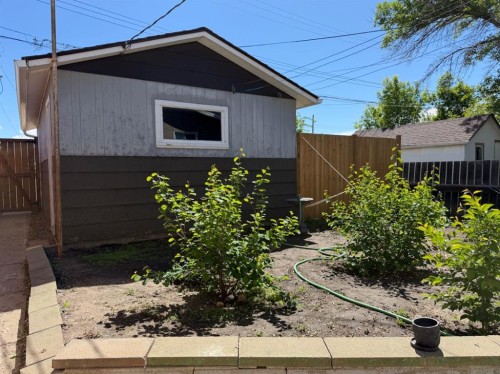 541 3 Avenue West, Drumheller, AB 