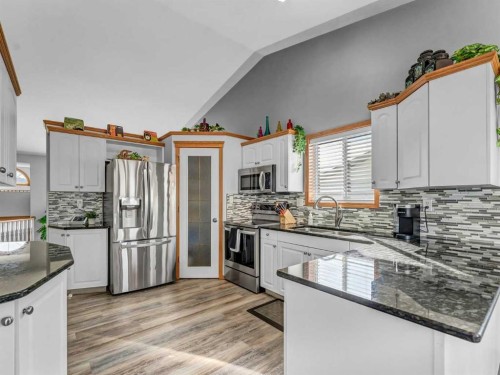 123 Upland Road West, Brooks, AB - Indoor Photo Showing Kitchen With Double Sink With Upgraded Kitchen