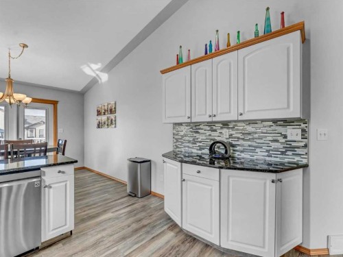 123 Upland Road West, Brooks, AB - Indoor Photo Showing Kitchen
