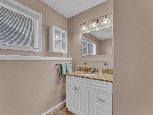 123 Upland Road West, Brooks, AB - Indoor Photo Showing Bathroom