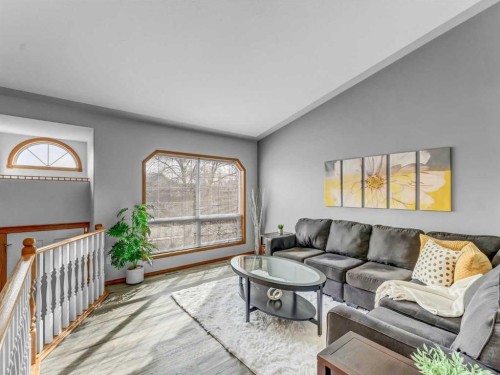 123 Upland Road West, Brooks, AB - Indoor Photo Showing Living Room