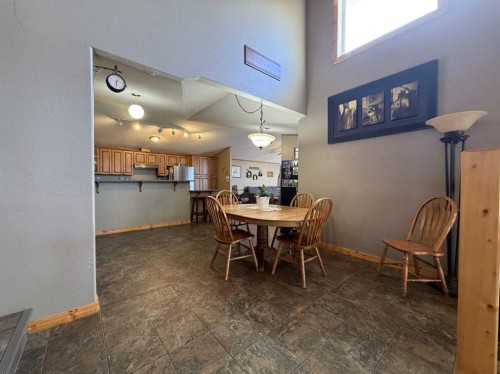 108 5 Avenue, Youngstown, AB - Indoor Photo Showing Dining Room