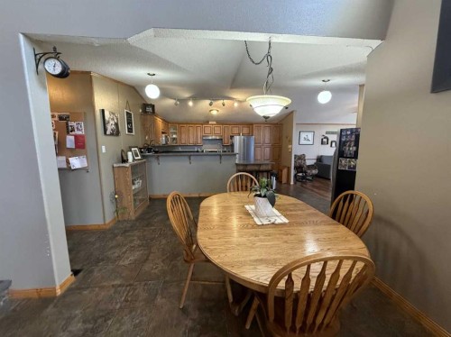 108 5 Avenue, Youngstown, AB - Indoor Photo Showing Dining Room