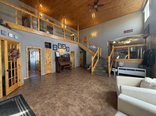 108 5 Avenue, Youngstown, AB - Indoor Photo Showing Other Room
