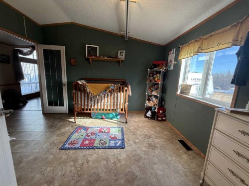 108 5 Avenue, Youngstown, AB - Indoor