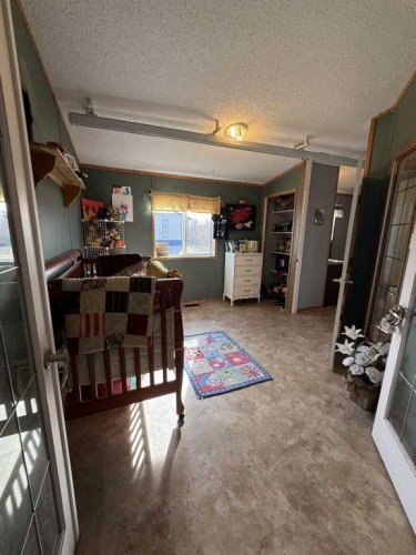 108 5 Avenue, Youngstown, AB - Indoor