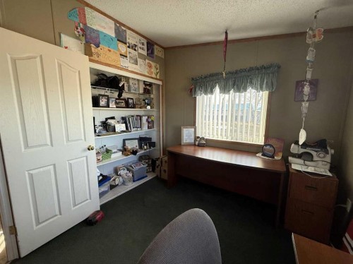 108 5 Avenue, Youngstown, AB - Indoor