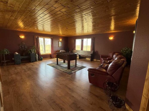 108 5 Avenue, Youngstown, AB - Indoor