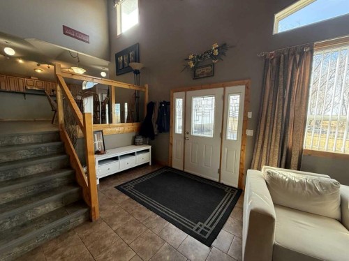 108 5 Avenue, Youngstown, AB - Indoor Photo Showing Other Room