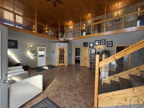 108 5 Avenue, Youngstown, AB - Indoor Photo Showing Other Room