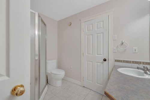 25 Ashmore Close, Red Deer, AB - Indoor Photo Showing Bathroom