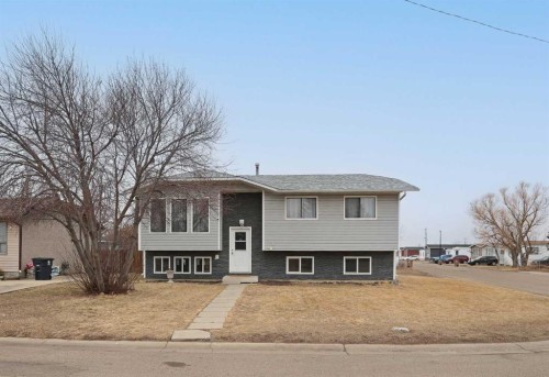 63 Ash Street WEST Brooks, AB T1R 0A6