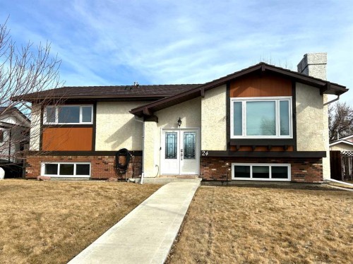 24 Ingram Park Drive EAST Brooks, AB T1R 0L1