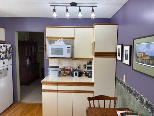 1023 2 Street Se, Drumheller, AB - Indoor Photo Showing Other Room