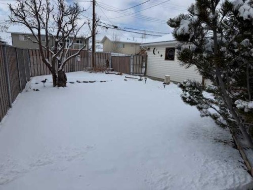 1023 2 Street Se, Drumheller, AB - Outdoor