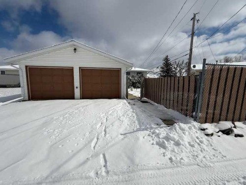 1023 2 Street Se, Drumheller, AB - Outdoor