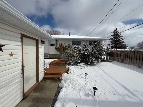 1023 2 Street Se, Drumheller, AB - Outdoor