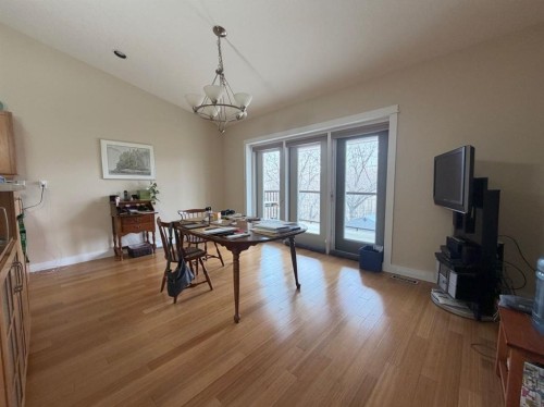 926 Newcastle Trail, Drumheller, AB - Indoor Photo Showing Dining Room