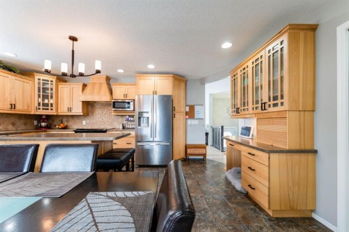 248 5 Street, Drumheller, AB - Indoor Photo Showing Kitchen