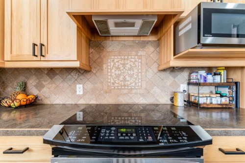 248 5 Street, Drumheller, AB - Indoor Photo Showing Kitchen