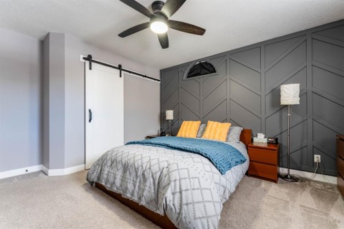 248 5 Street, Drumheller, AB - Indoor Photo Showing Bedroom
