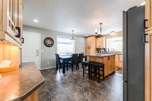 248 5 Street, Drumheller, AB - Indoor Photo Showing Dining Room