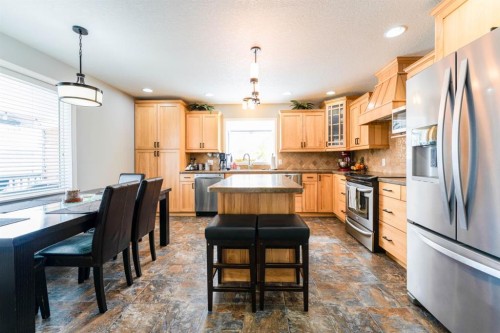 248 5 Street, Drumheller, AB - Indoor Photo Showing Kitchen