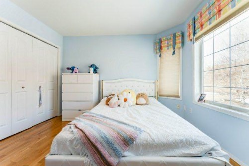 85 Michichi Drive, Drumheller, AB - Indoor Photo Showing Bedroom