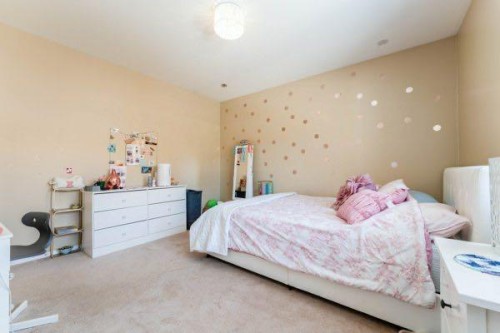 85 Michichi Drive, Drumheller, AB - Indoor Photo Showing Bedroom