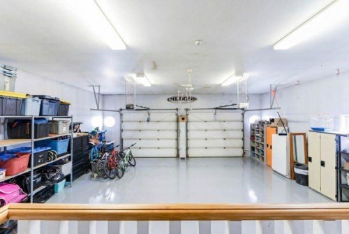 85 Michichi Drive, Drumheller, AB - Indoor Photo Showing Garage