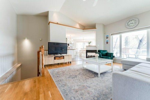 85 Michichi Drive, Drumheller, AB - Indoor Photo Showing Living Room