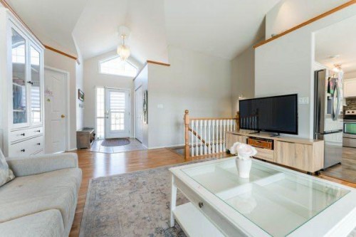 85 Michichi Drive, Drumheller, AB - Indoor Photo Showing Living Room