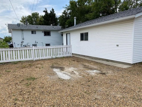 208 4 Avenue West, Hanna, AB - Outdoor With Exterior