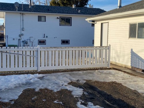 208 4 Avenue West, Hanna, AB - Outdoor