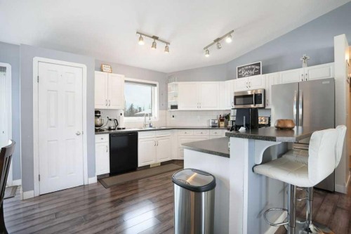 36 Laura Place, Duchess, AB - Indoor Photo Showing Kitchen With Upgraded Kitchen