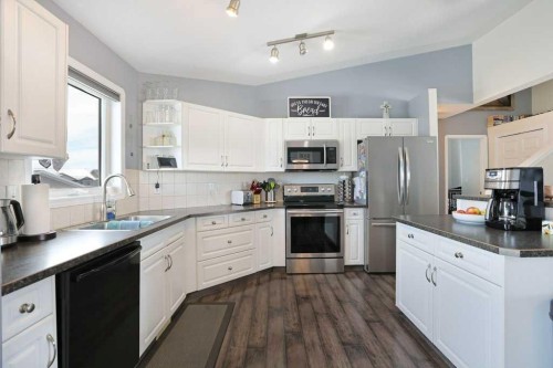 36 Laura Place, Duchess, AB - Indoor Photo Showing Kitchen With Double Sink With Upgraded Kitchen