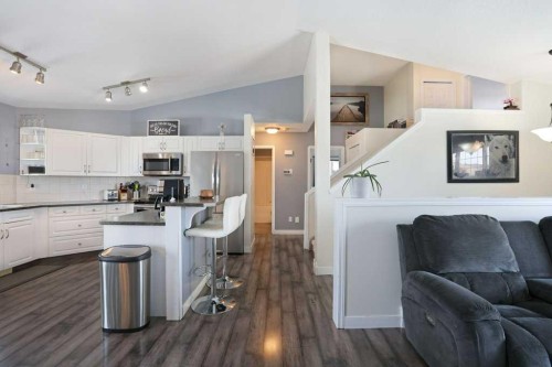 36 Laura Place, Duchess, AB - Indoor Photo Showing Kitchen