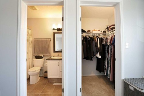 36 Laura Place, Duchess, AB - Indoor Photo Showing Bathroom