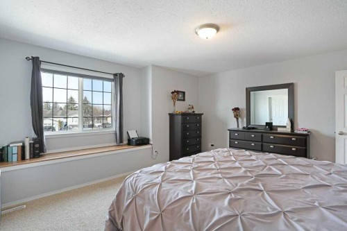 36 Laura Place, Duchess, AB - Indoor Photo Showing Bedroom