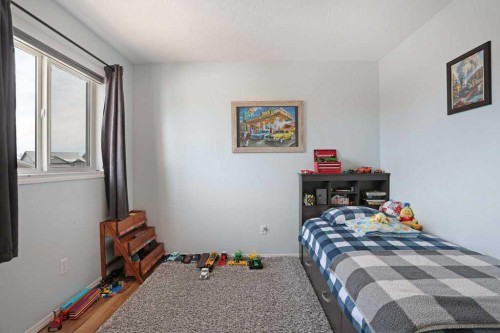 36 Laura Place, Duchess, AB - Indoor Photo Showing Bedroom