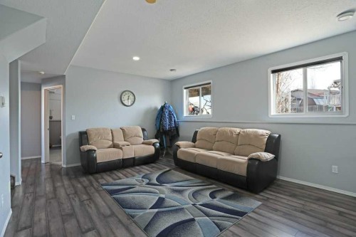 36 Laura Place, Duchess, AB - Indoor Photo Showing Living Room