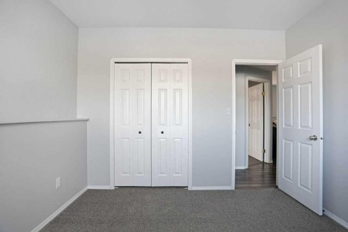 36 Laura Place, Duchess, AB - Indoor