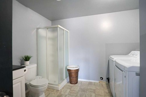 36 Laura Place, Duchess, AB - Indoor Photo Showing Bathroom