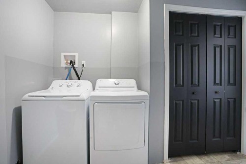 36 Laura Place, Duchess, AB - Indoor Photo Showing Laundry Room