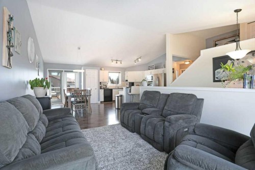 36 Laura Place, Duchess, AB - Indoor Photo Showing Living Room