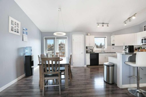 36 Laura Place, Duchess, AB - Indoor